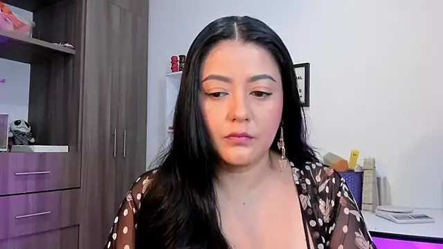LauraToro  online show from June 16, 2026, 1:36 pm