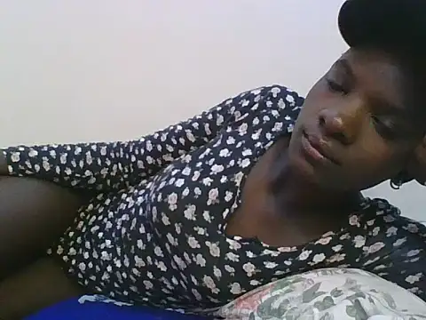 Snapshot of ebonypetite2 chatting on June 30, 2026, 3:29 am ebonypetite2 online show from June 30, 2026, 3:29 am
