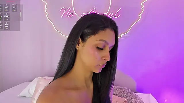 TalianaHernandez online show from July 28, 2026, 4:27 pm