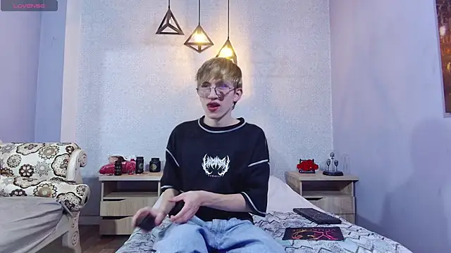 axell stone  online show from July 11, 2026, 9:38 pm