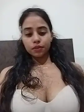 Snapshot of Nikitahot83 chatting on June 19, 2026, 6:01 pm Nikitahot83 online show from June 19, 2026, 6:01 pm