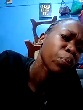 Snapshot of sweettracy13 chatting on June 22, 2026, 5:59 am sweettracy13 online show from June 22, 2026, 5:59 am