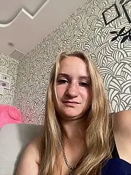 Snapshot of Emilia_kis chatting on June 13, 2026, 9:40 am Emilia kis online show from June 13, 2026, 9:40 am