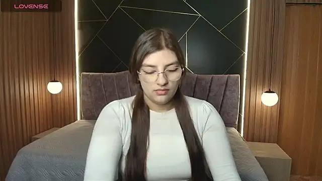 IsisRosee online show from June 30, 2026, 12:06 pm