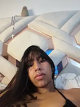 candylatina21 online show from August 3, 2026, 1:16 pm