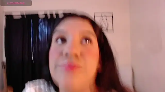 Snapshot of Veronica_M chatting on June 20, 2026, 6:11 pm Veronica M online show from June 20, 2026, 6:11 pm