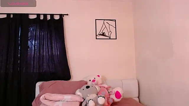 Snapshot of Veronica_M chatting on June 21, 2026, 6:10 pm Veronica M online show from June 21, 2026, 6:10 pm