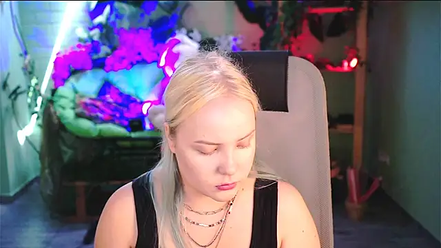 stellawatts online show from June 21, 2026, 8:06 am
