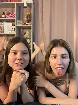 Snapshot of Bratz_Girls chatting on June 12, 2026, 11:25 pm Bratz Girls online show from June 12, 2026, 11:25 pm