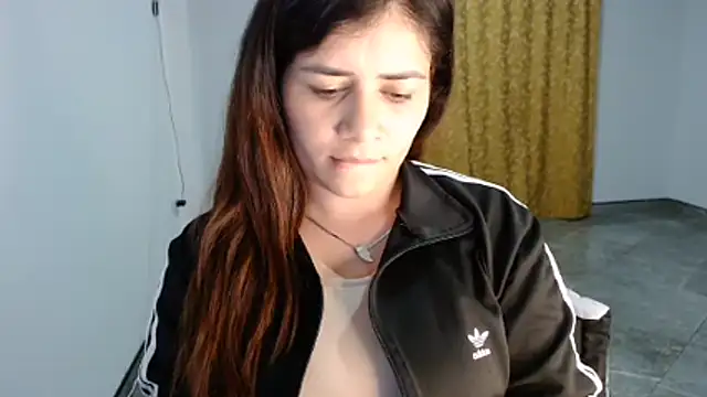 Luna zoe online show from August 4, 2026, 1:20 am