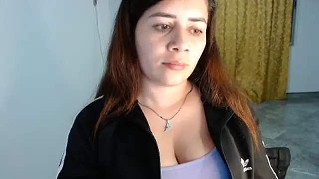 Luna zoe online show from August 5, 2026, 4:37 am