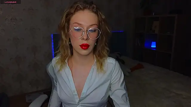 Snapshot of Lucia_wow chatting on June 13, 2026, 11:13 pm Lucia wow online show from June 13, 2026, 11:13 pm
