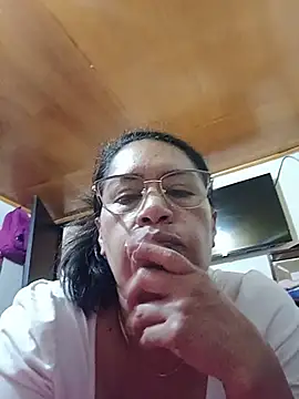 Snapshot of Emilif_ chatting on June 29, 2026, 5:24 pm Emilif online show from June 29, 2026, 5:24 pm