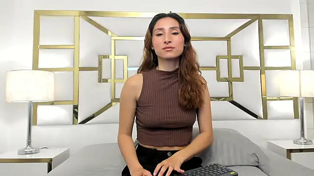 VivieneLuxe online show from July 26, 2026, 4:09 am