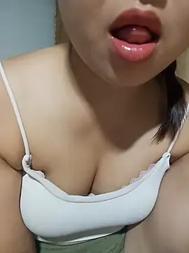Emma-cutee online show from July 13, 2026, 4:32 pm