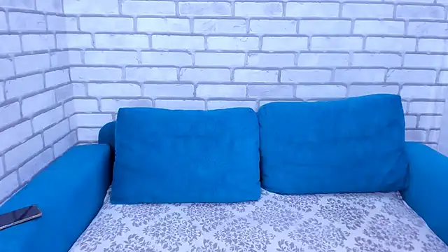 RoxyyLuxe online show from June 25, 2026, 5:34 am