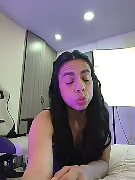Snapshot of Jasmiinn_ chatting on July 5, 2026, 3:23 am Jasmiinn online show from July 5, 2026, 3:23 am