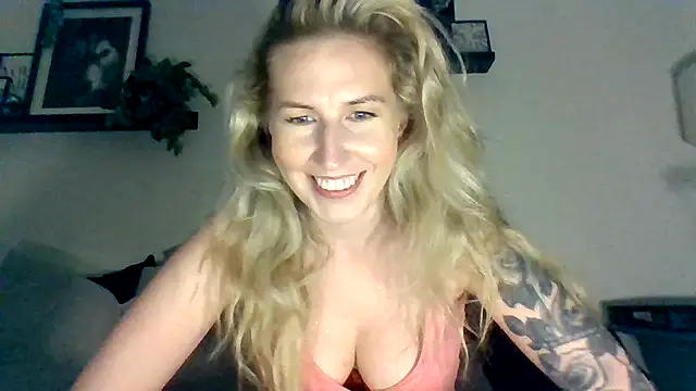 Snapshot of Mayjay6 chatting on June 21, 2026, 8:11 pm Mayjay6 online show from June 21, 2026, 8:11 pm