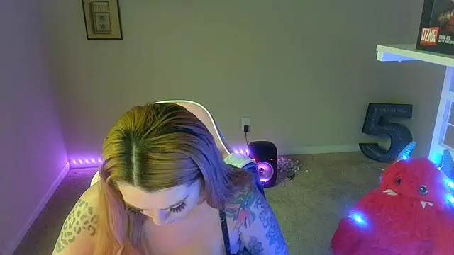karmathevixen online show from June 27, 2026, 6:24 pm