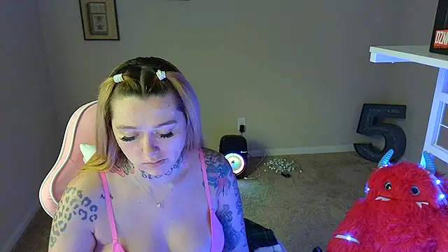 karmathevixen online show from July 6, 2026, 4:09 pm