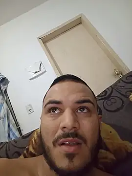 Edneishenrique online show from June 19, 2026, 5:34 am