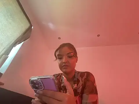 Snapshot of elina_amara_ chatting on June 17, 2026, 10:39 am elina amara online show from June 17, 2026, 10:39 am