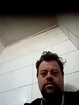 incubosluxurioso online show from June 18, 2026, 2:43 pm