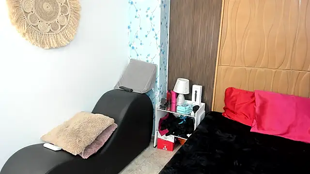Snapshot of TaniaRosen chatting on June 19, 2026, 6:23 pm TaniaRosen online show from June 19, 2026, 6:23 pm