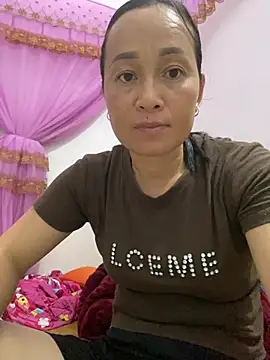 Snapshot of Loly_hana chatting on June 18, 2026, 1:04 pm Loly hana online show from June 18, 2026, 1:04 pm