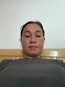 Snapshot of Loly_hana chatting on July 29, 2026, 2:43 am Loly hana online show from July 29, 2026, 2:43 am