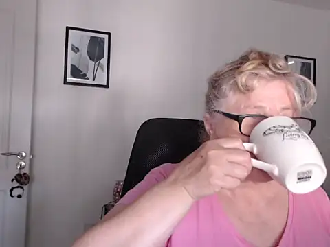 NoraMelow online show from July 7, 2026, 9:57 am