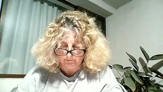 NoraMelow online show from August 2, 2026, 9:02 pm