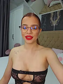YasminnDoll online show from July 9, 2026, 4:05 am
