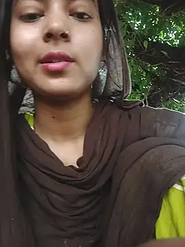 Snapshot of Simran_143 chatting on July 26, 2026, 5:04 am Simran 143 online show from July 26, 2026, 5:04 am