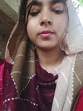 Snapshot of Simran_143 chatting on August 2, 2026, 5:39 am Simran 143 online show from August 2, 2026, 5:39 am