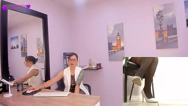 Greta Borbon  online show from July 17, 2026, 12:01 pm