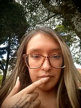 karla-giraldo1 online show from July 21, 2026, 4:42 pm