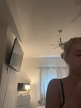 Mialovexox online show from July 1, 2026, 6:40 pm