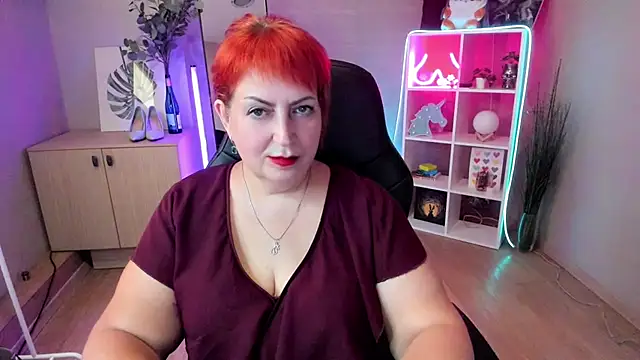 Joana Woods online show from July 10, 2026, 8:40 am