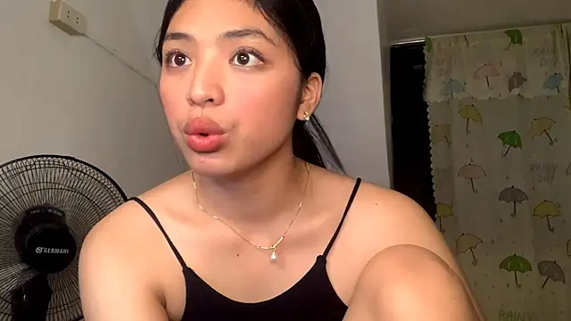 Snapshot of Hazelanne chatting on July 26, 2026, 1:29 pm Hazelanne online show from July 26, 2026, 1:29 pm