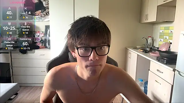 JadeNoiiir online show from July 31, 2026, 1:21 pm