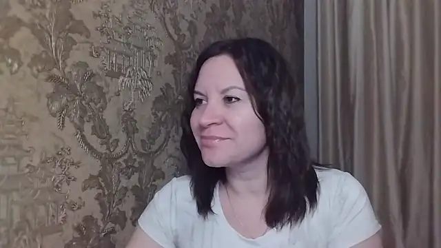 Snapshot of Lauralison chatting on July 17, 2026, 8:24 pm Lauralison online show from July 17, 2026, 8:24 pm