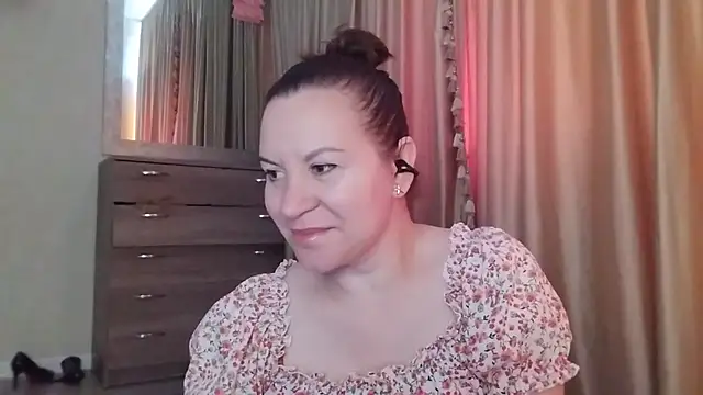 Snapshot of Lauralison chatting on July 18, 2026, 2:32 pm Lauralison online show from July 18, 2026, 2:32 pm