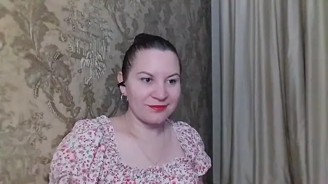 Snapshot of Lauralison chatting on July 21, 2026, 9:06 pm Lauralison online show from July 21, 2026, 9:06 pm