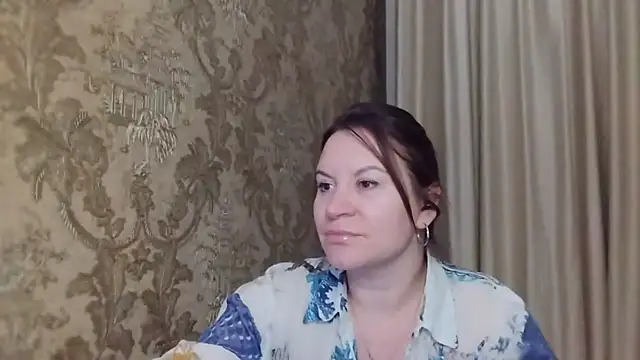 Snapshot of Lauralison chatting on July 24, 2026, 8:40 pm Lauralison online show from July 24, 2026, 8:40 pm