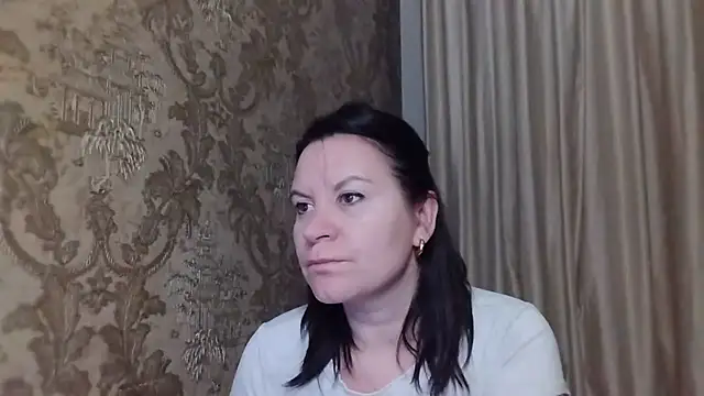 Snapshot of Lauralison chatting on August 6, 2026, 9:17 pm Lauralison online show from August 6, 2026, 9:17 pm