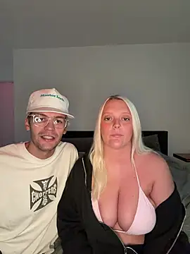 Blondebarbie21 online show from August 6, 2026, 3:25 pm