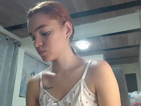 estrella-cutte online show from August 2, 2026, 6:12 am