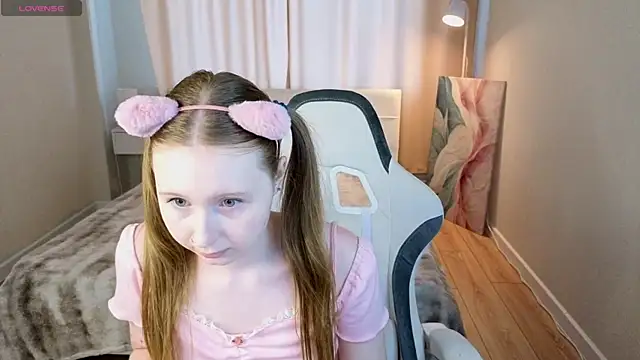 LiliTiny online show from June 25, 2026, 5:12 am