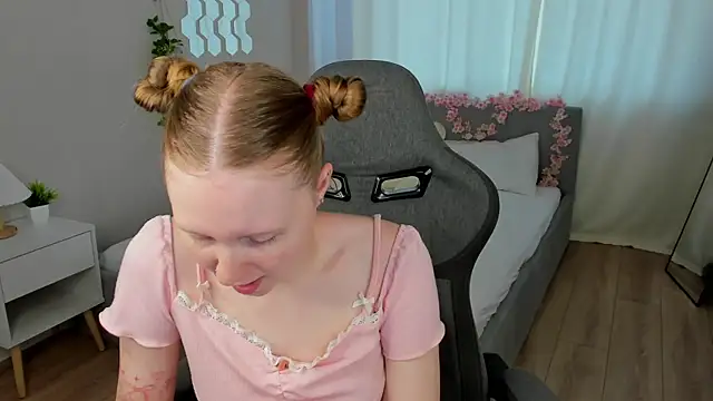 LiliTiny online show from July 23, 2026, 1:58 am